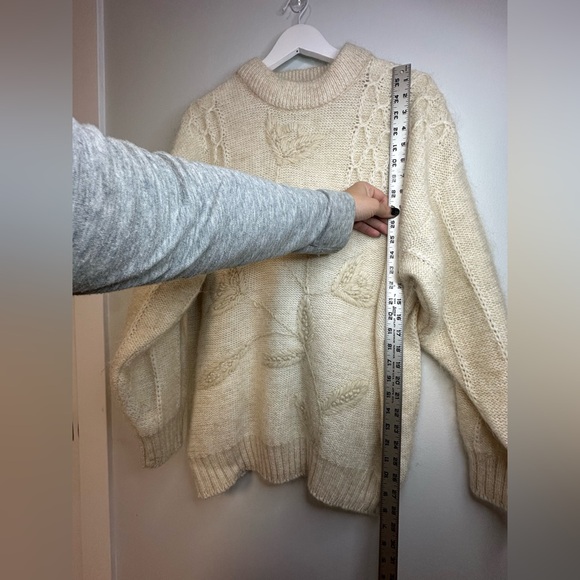 Gorgeous 3D Mohair  Floral Neutral Winter Cozy Knit Sweater - Picture 13 of 16